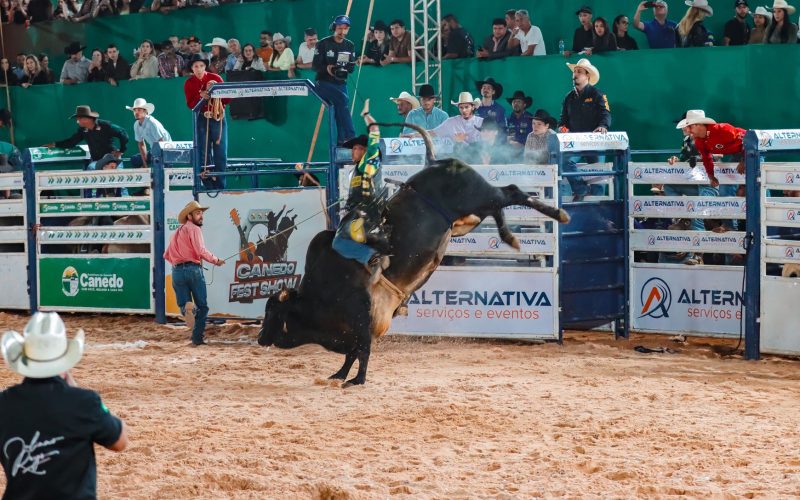 Canedo Fest Show reúne mais de 20 mil pessoas na noite de abertura em Senador Canedo
