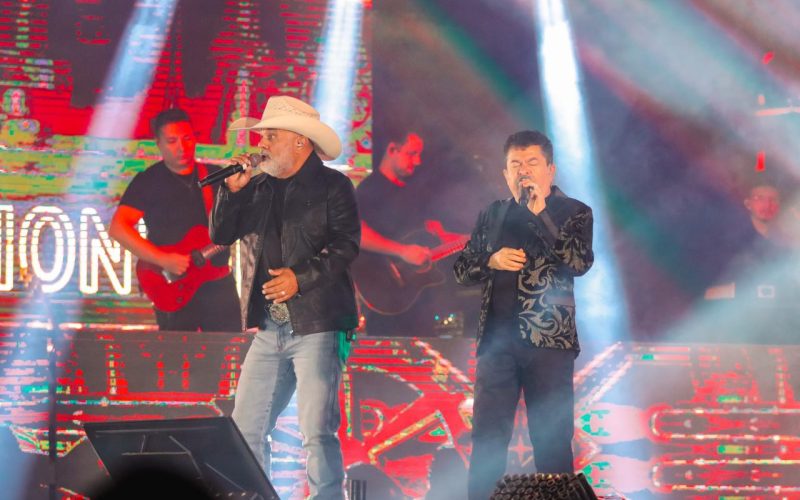 2º dia do Canedo Fest Show reúne 25 mil pessoas com de rodeio e sucessos de Rio Negro & Solimões