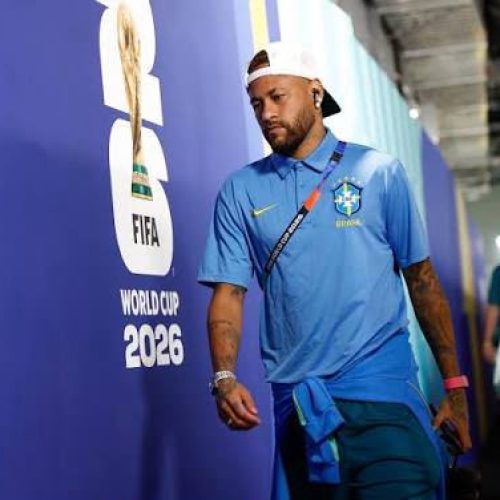 Neymar tem retorno oficializado ao Santos para definição de futuro