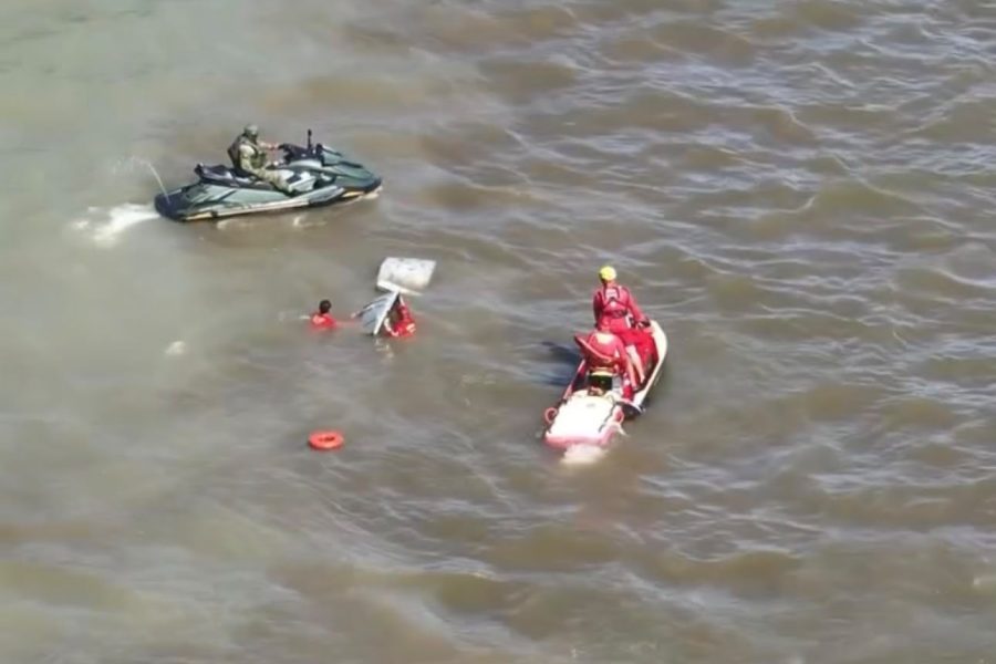 Bombeiros evitam naufrágio de embarcação no Rio Vermelho