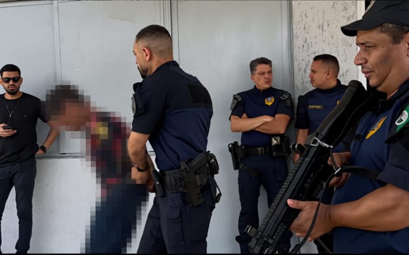 Homem armado com faca faz gestor refém após ser impedido de entrar em escola de Senador Canedo