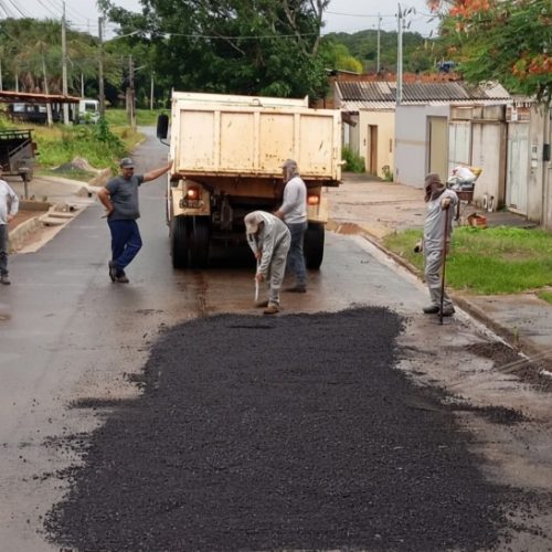Tapa-buraco é intensificado durante período chuvoso em Senador Canedo e alcança diversos bairros
