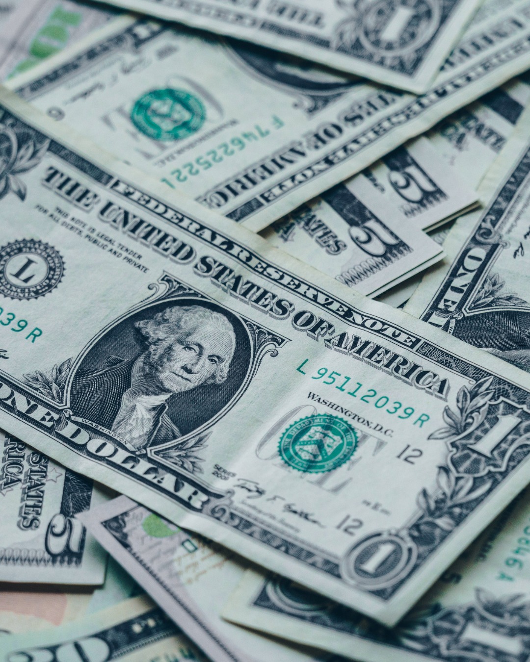 Dólar Alto Eleva Inflação e Reduz Poder de Compra