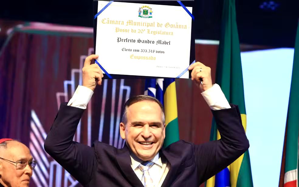 Sandro Mabel assume Prefeitura de Goiânia com promessas e desafios judiciais
