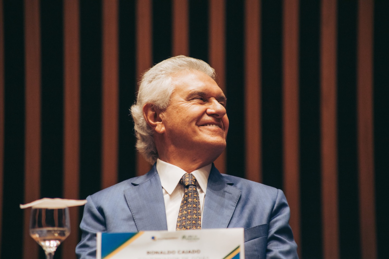 Caiado tem 86% de aprovação e consolida liderança em Goiás, diz pesquisa