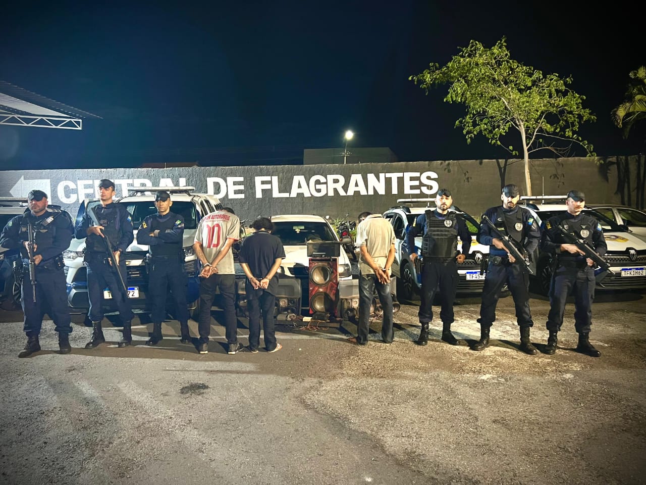 A GCM de Senador Canedo recuperou um veículo furtado em Caldazinha e deteve três suspeitos na noite desta quinta-feira (20).