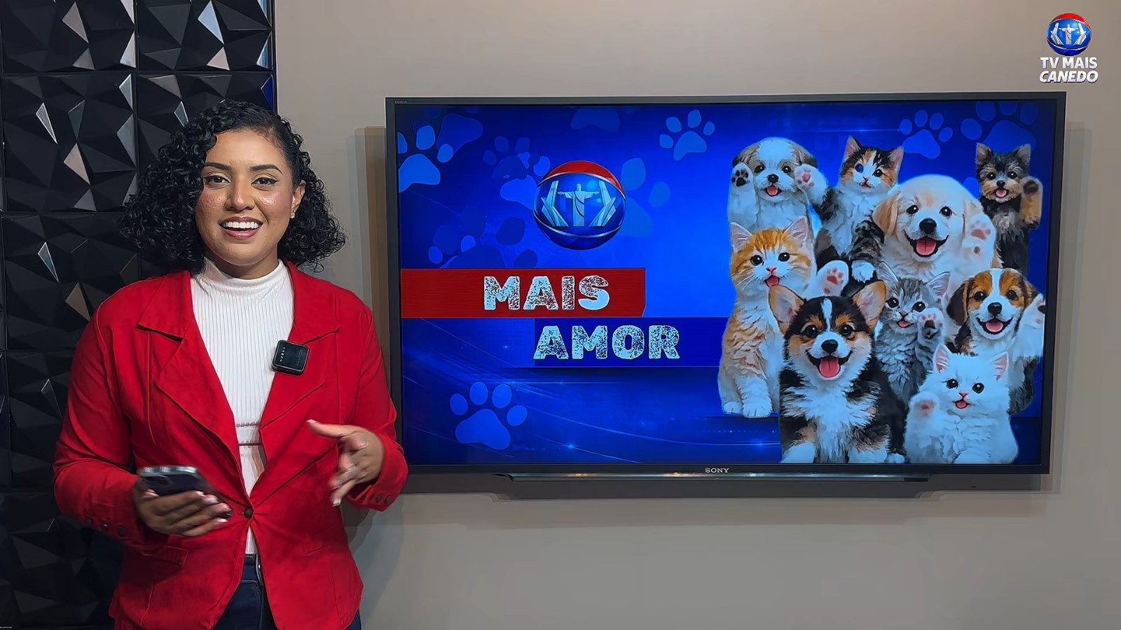 Quadro Mais Amor incentiva a adoção responsável de animais em Senador Canedo