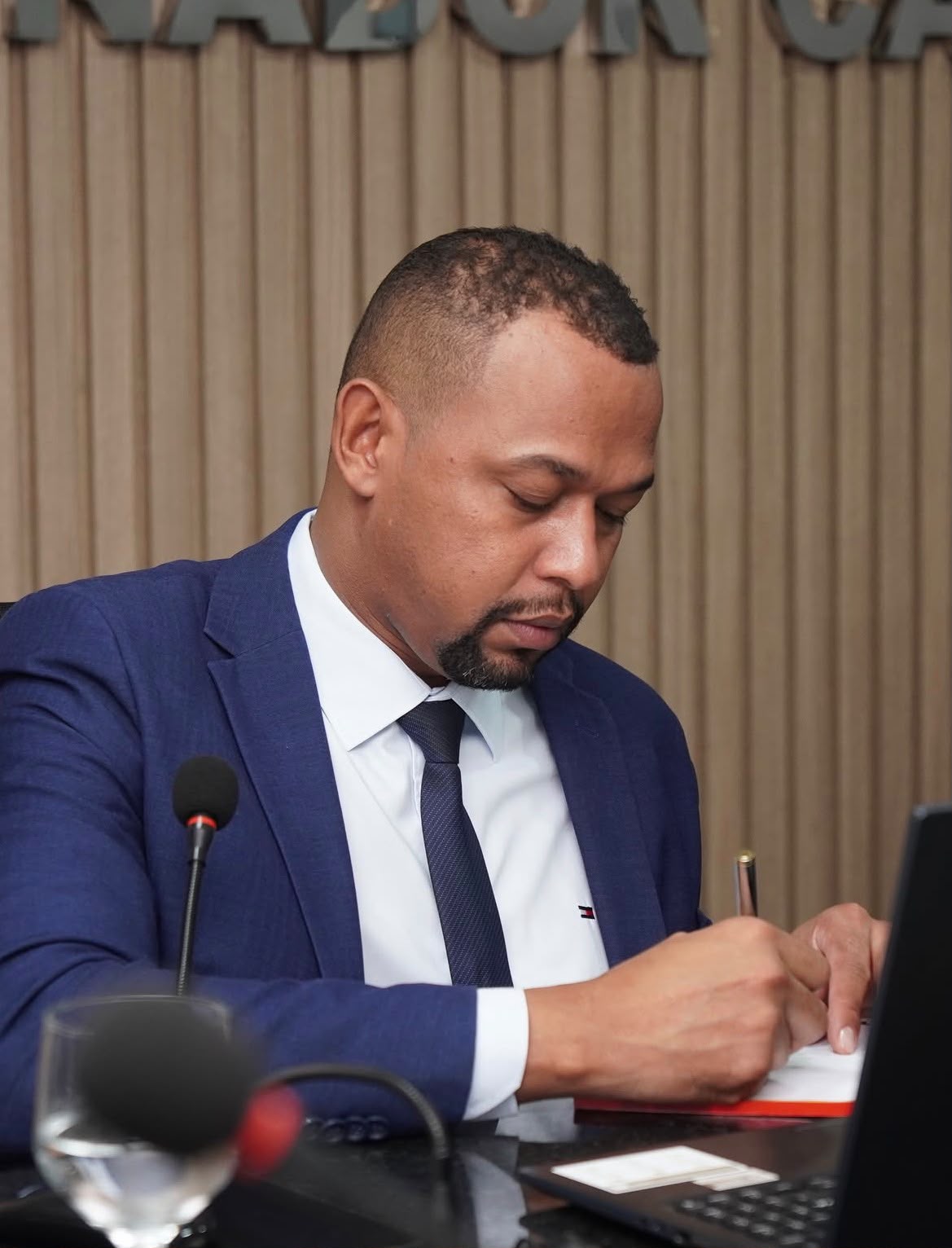 Leonardo Assunção é eleito presidente da Câmara de Senador Canedo para o biênio 2027-2028
