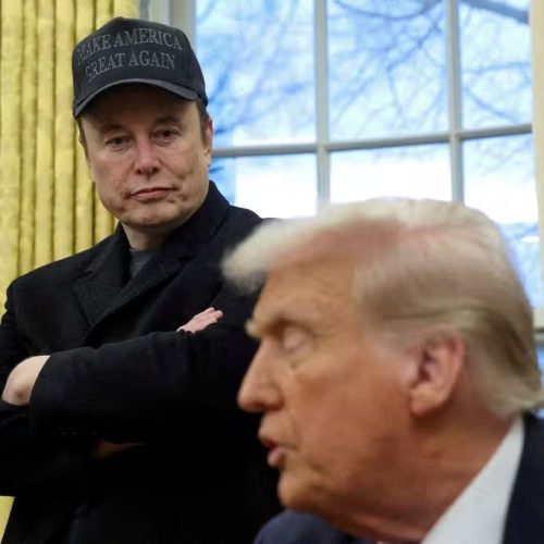 Elon Musk deixa governo Trump antes do previsto e critica tarifas que afetam Tesla