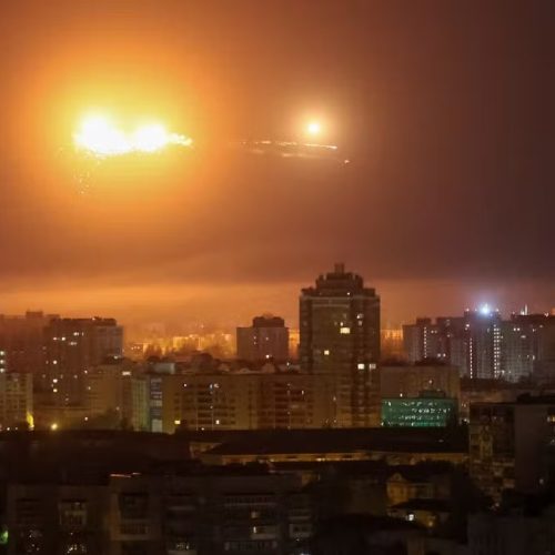 Trump critica ataque russo a Kiev e ameaça abandonar negociações de paz caso não haja avanço