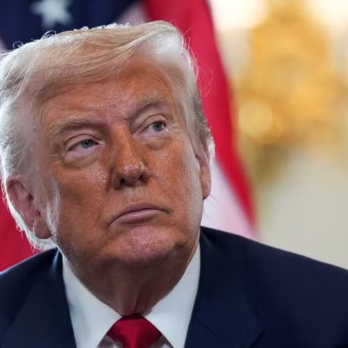 Trump ameaça aliados com tarifas de até 20% e ignora Brasil, que sofrerá taxa de 50% a partir de agosto