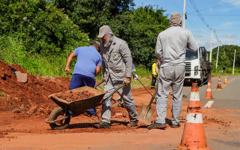 Tapa-buraco avança em três regiões de Senador Canedo