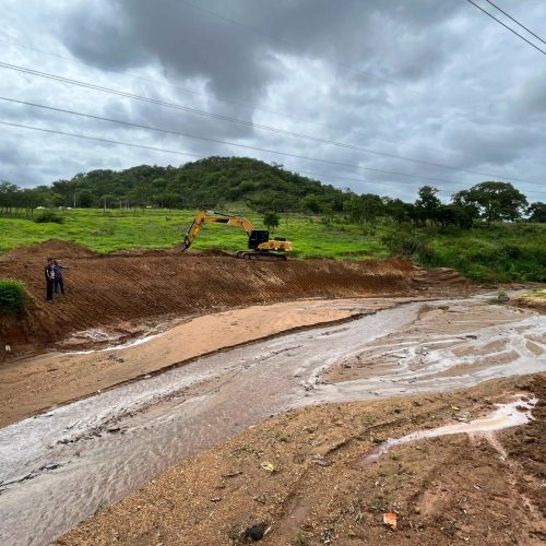 Ações de drenagem reforçam segurança em área crítica entre Jardim das Oliveiras e Flor do Ipê