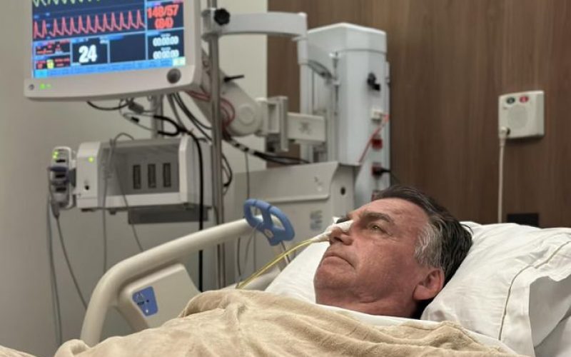 Bolsonaro é internado em UTI em Brasília após diagnóstico de broncopneumonia bilateral