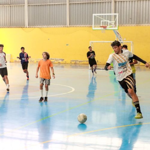 Senador Canedo oferece aulas gratuitas de futsal para crianças