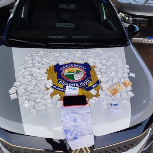 GCM de Senador Canedo prende suspeito de tráfico com 223 papelotes de cocaína no Jardim do Lago