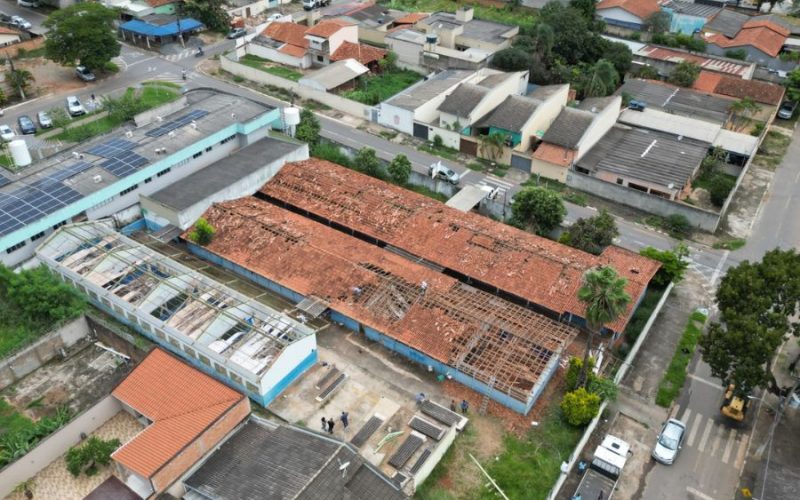 Demolição da Escola Walderico Nery Blamires é iniciada para reconstrução da unidade em Senador Canedo