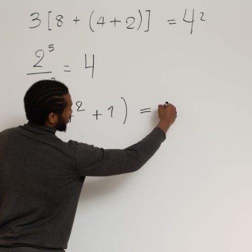 MEC lança Prova Nacional Docente: seleção unificada para professores será em outubro