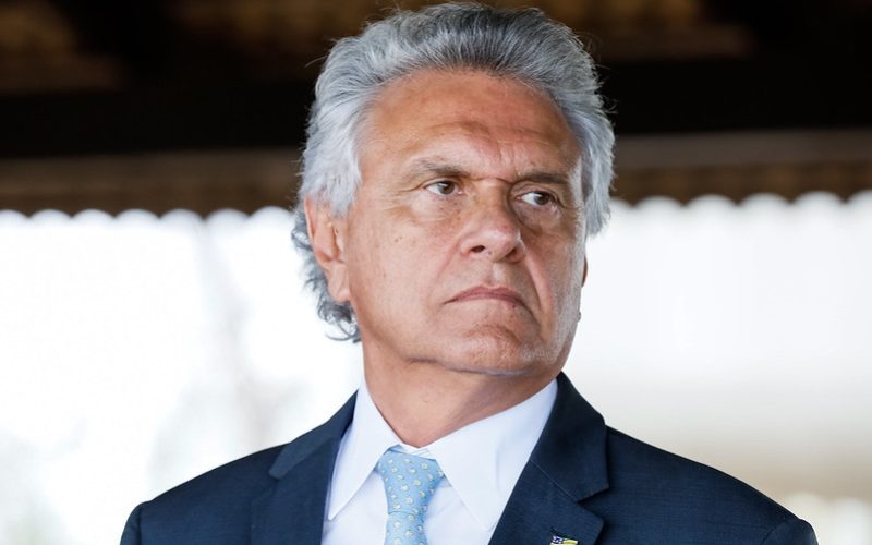 Ronaldo Caiado aguarda definição de Flávio Bolsonaro sobre posição do PL nas eleições em Goiás