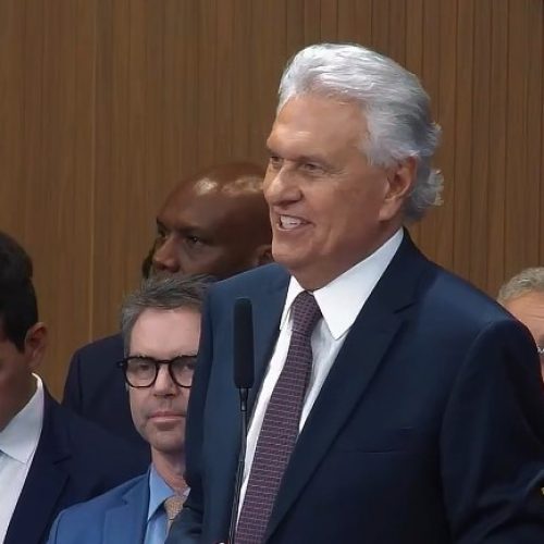 Daniel Vilela assume Governo de Goiás após transmissão de cargo feita por Ronaldo Caiado na Assembleia Legislativa