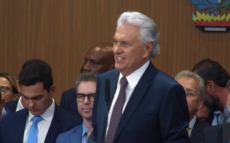 Daniel Vilela assume Governo de Goiás após transmissão de cargo feita por Ronaldo Caiado na Assembleia Legislativa