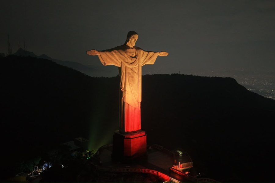 Cristo Redentor ganha cores especiais para anunciar o Totus Tuus Mariae Festival 2026 em homenagem à Nossa Senhora de Guadalupe