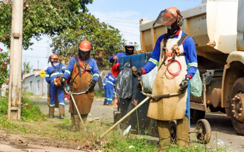 Serviços de roçagem avançam e reforçam manutenção urbana em Senador Canedo