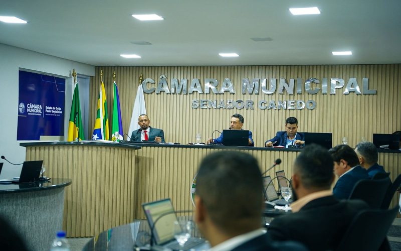 Câmara de Senador Canedo realiza sessões ordinárias com apresentação de projetos dos vereadores.