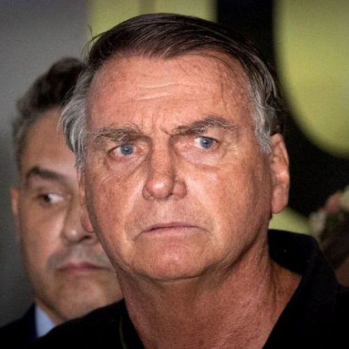Bolsonaro Critica Retenção de Passaporte e Afirma que Poderia Deixar o Brasil a Qualquer Momento