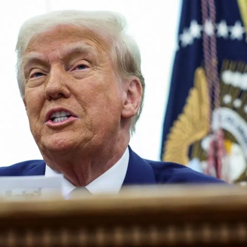 Trump assina memorando para impor tarifas recíprocas a países que taxam produtos dos EUA