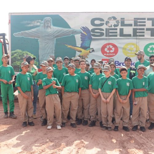Alunos do projeto Guardiões Ambientais visitam aterro sanitário e aprendem sobre a destinação correta do lixo em Senador Canedo