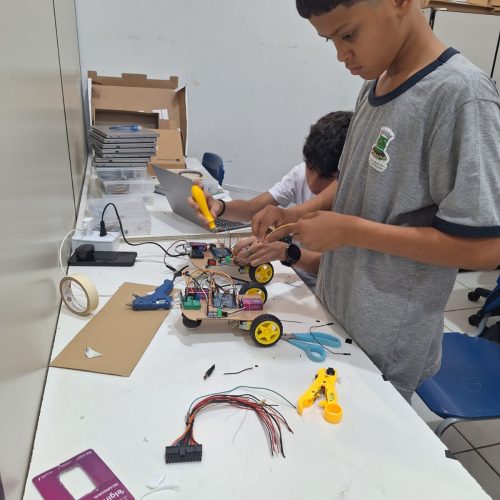 Projeto de robótica transforma o ensino e impulsiona o futuro dos jovens em Senador Canedo
