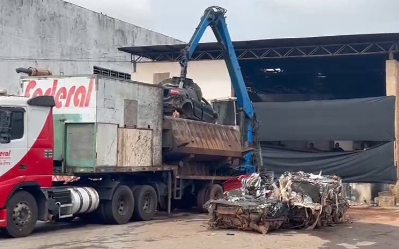 Detran-GO prensa 150 toneladas de veículos e peças irregulares em ação inédita no país