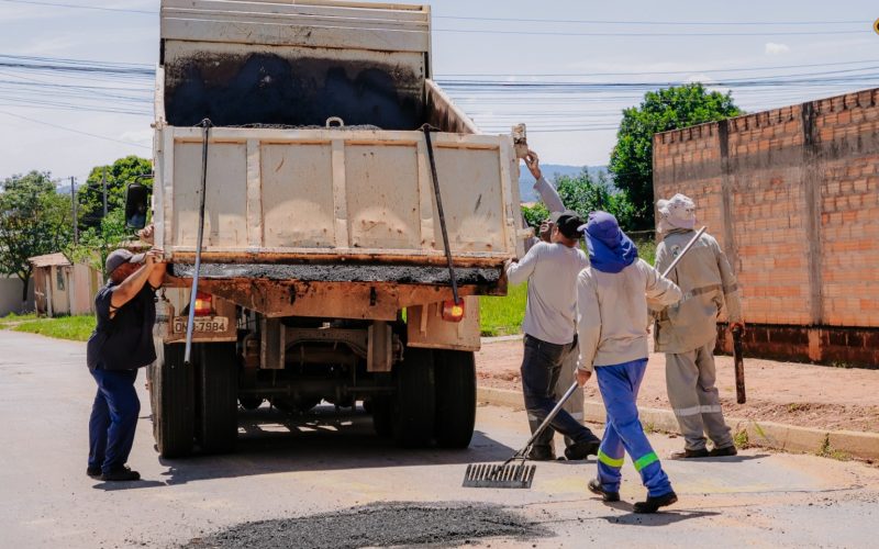 Serviço de tapa-buraco avança em bairros e reforça mobilidade em Senador Canedo