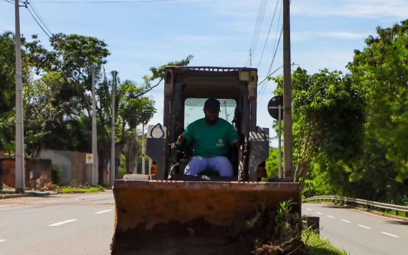 Força-tarefa da SEINFRA atua na recuperação de vias após danos causados pelas chuvas em Senador Canedo