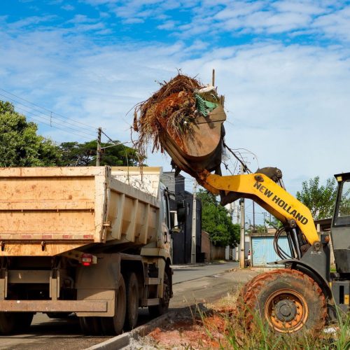 Mutirão da Seinfra leva serviços de infraestrutura ao Nova Morada