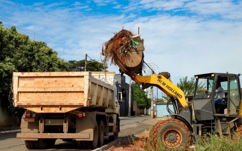 Mutirão da Seinfra leva serviços de infraestrutura ao Nova Morada