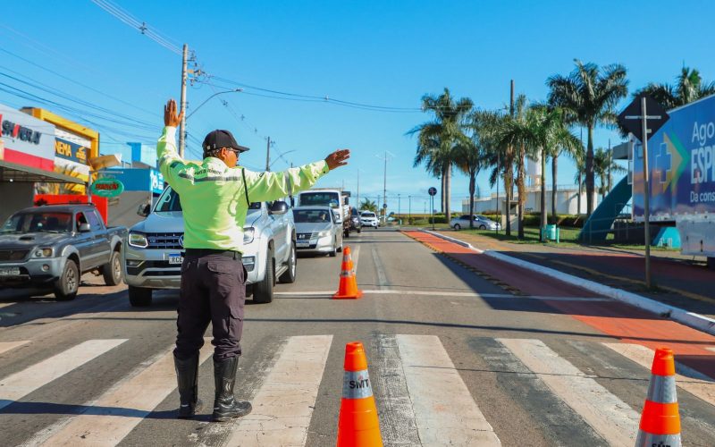 Blitz educativa reforça segurança no trânsito e oferece vacinação em Senador Canedo
