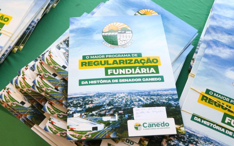 Regularização fundiária garante escrituras a 100 famílias em Senador Canedo