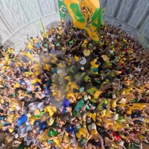 Brasileiros tomam as ruas e mostram mais uma vez a força da torcida na Copa do Mundo