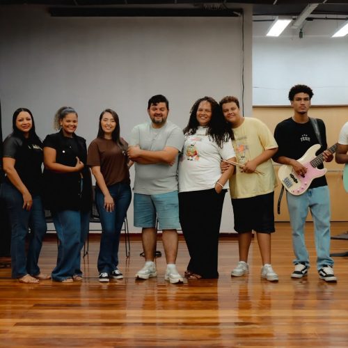 Adora Canedo reúne músicos de diferentes igrejas para grande noite de louvor