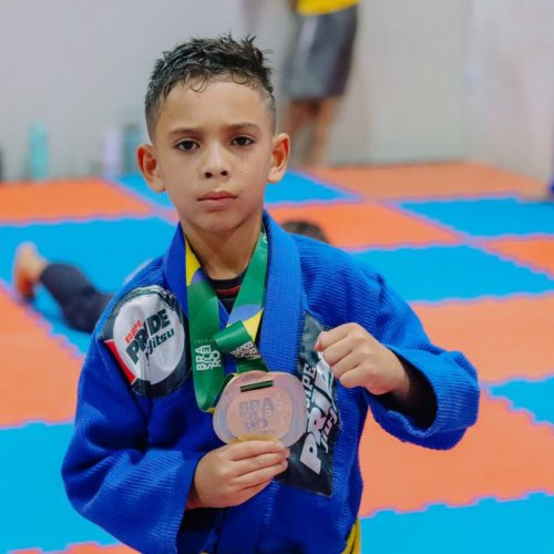 Aos 7 anos, atleta de Senador Canedo conquista título brasileiro de Jiu-Jitsu