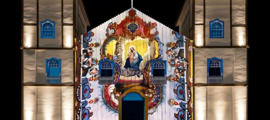 Pirenópolis vira um espetáculo de luzes e transforma Igreja Matriz em uma “tela gigante”