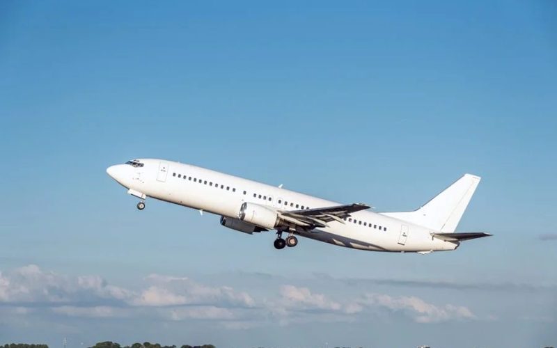 Alta do combustível pressiona companhias aéreas e encarece passagens no Brasil