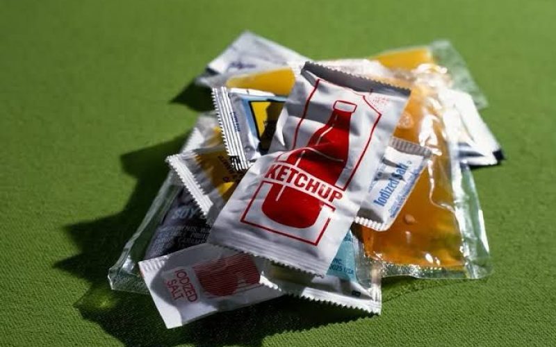 Bares e restaurantes terão de eliminar sachês descartáveis a partir de setembro