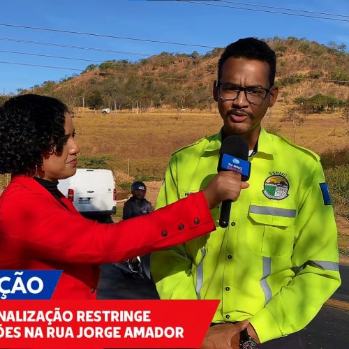 Prefeitura de Senador Canedo instala sinalização aérea em rua para veículos pesados