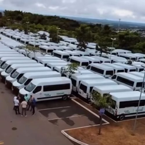 Governo de Goiás entrega vans para fortalecer a assistência social nos municípios goianos