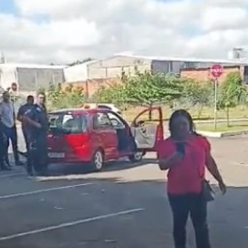 Acidente em prova do Detran-GO deixa feridos após candidata perder controle do carro durante exame