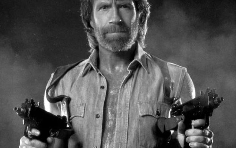 Chuck Norris morre aos 86 anos, deixando legado no cinema de ação