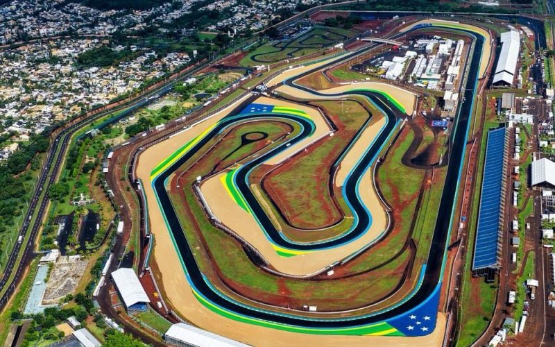 Pilotos da MotoGP realizam reconhecimento de pista em Goiânia antes do evento